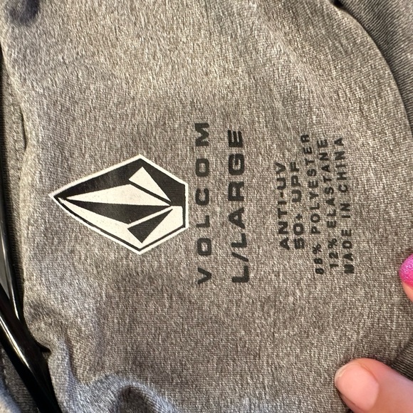Volcom rash guard - Picture 3 of 3